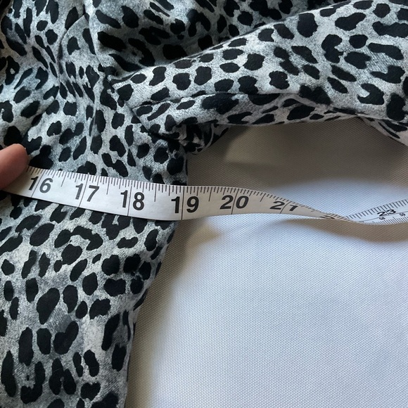 Chic Leopard Print Blazer - Picture 6 of 9